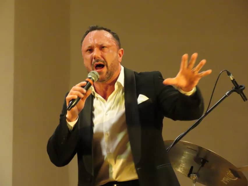 Mirosław Niewiadomski życiorys: od chórzysty do uznanego tenora operowego