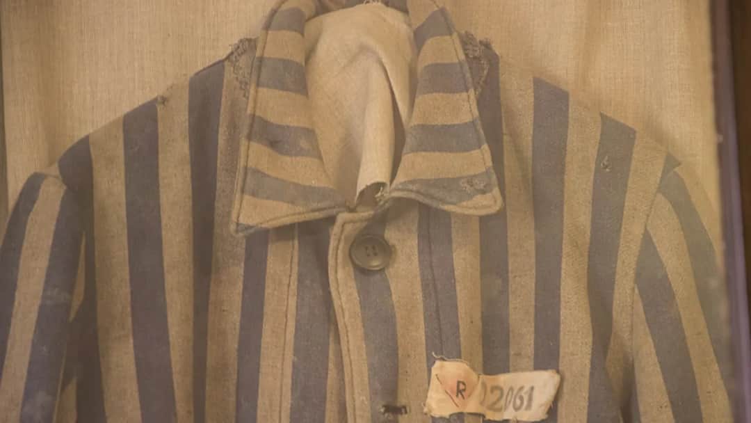 Tabu miesiączki w Auschwitz: Jak kobiety walczyły o godność?