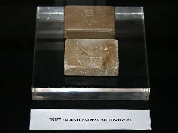 Czy nazistowskie zbrodnie obejmowały produkcję mydła z ludzi?