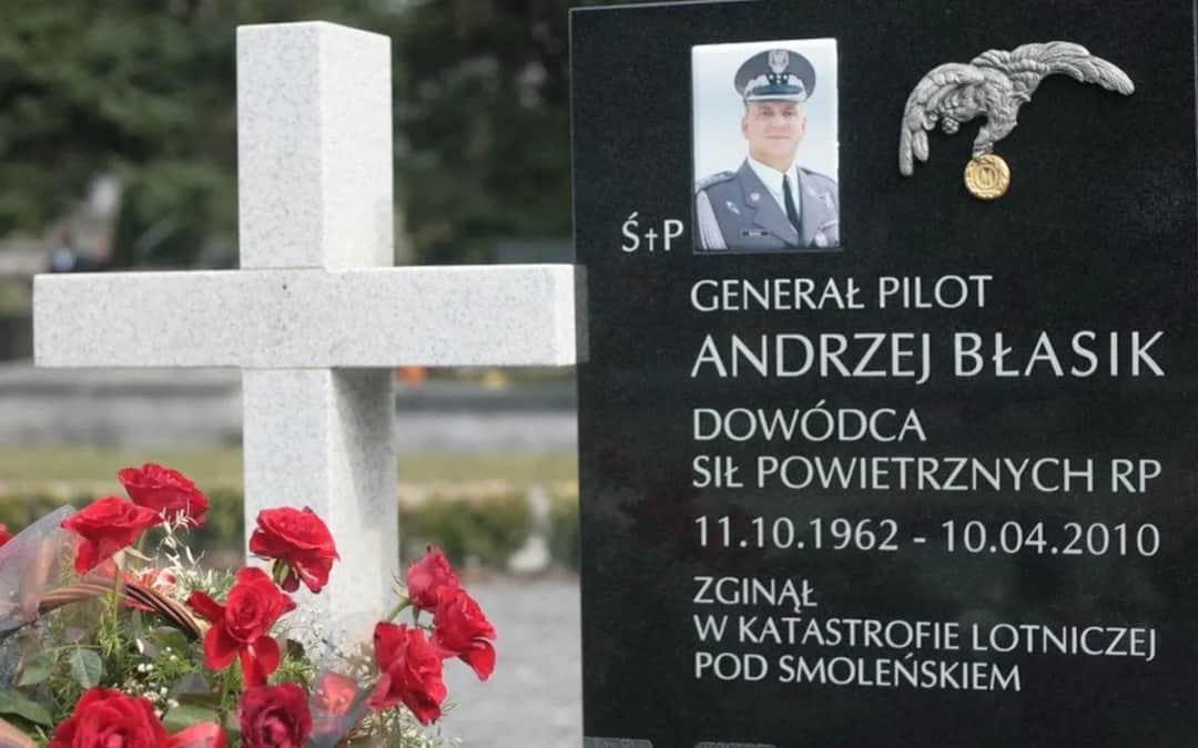Czy generał Błasik był w kokpicie? Kontrowersje i dowody w sprawie