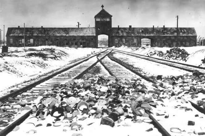 Jak palono ludzi w Auschwitz - szokujące metody kremacji ofiar