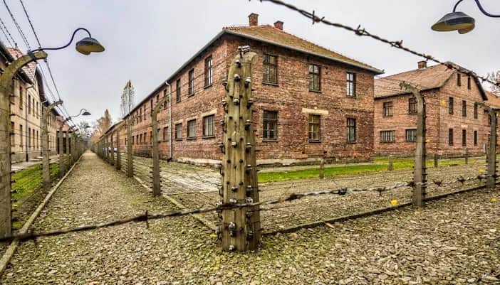 Ile wynosi cena biletu do Auschwitz? Sprawdź, zanim odwiedzisz