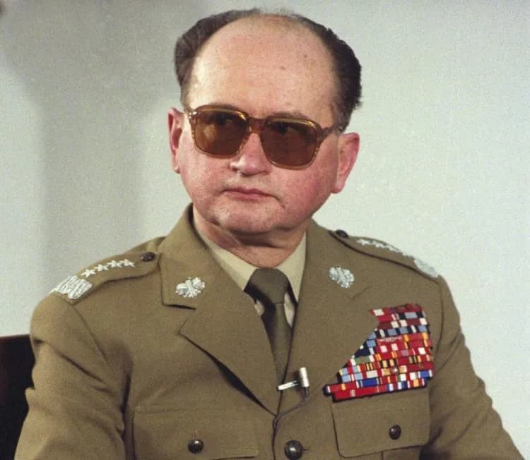 Wojciech Jaruzelski - kontrowersyjny generał i jego życiorys