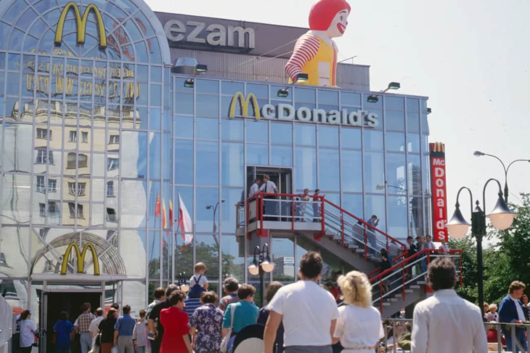 Pierwszy w Polsce McDonald's – jak otwarcie zmieniło kraj