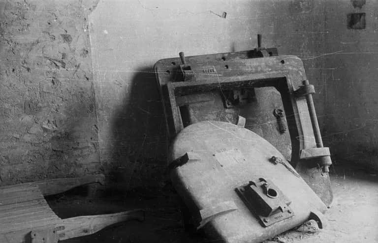Komory gazowe i piece krematoryjne Auschwitz. Maszyneria śmierci