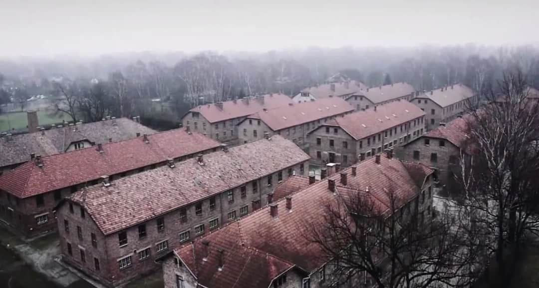 Auschwitz z lotu ptaka - szokujące zdjęcia obozu koncentracyjnego