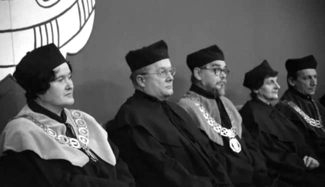 Kontrowersyjny historyk czy ofiara systemu: Dariusz Ratajczak