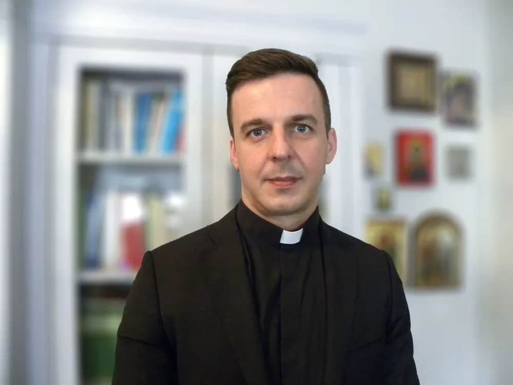 Kim naprawdę jest ksiądz Jacek Rosa: kompletny życiorys i dokonania